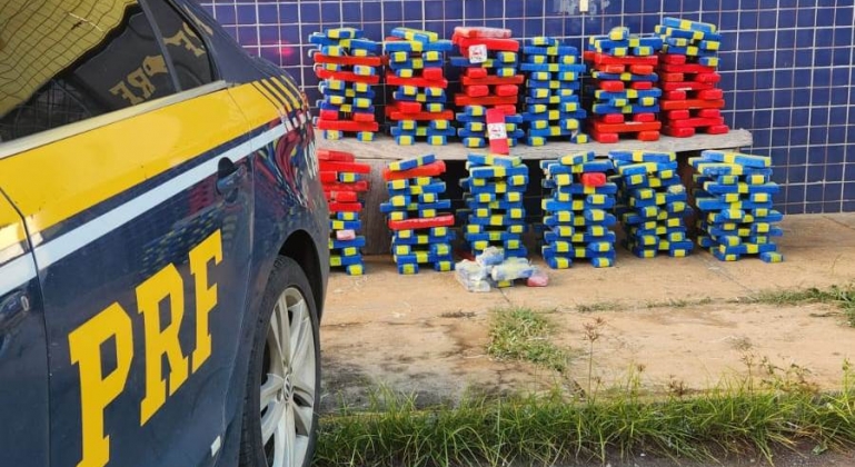 PRF de Patos de Minas apreende novo carregamento de maconha; desta vez o veículo transportava 335 barras da droga 