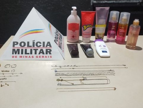 Carmo do Paranaíba – Polícia Militar prende suspeitos de furto em residência no Bairro Santa Cruz e recupera materiais