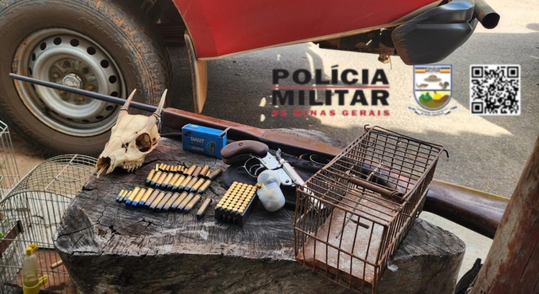 Presidente Olegário - Polícia Militar apreende armas de fogo e animais silvestres no Distrito de Galena Presidente Olegário - Polícia Militar apreende armas de fogo e animais silvestres no Distrito de Galena