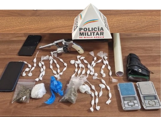 Polícia Militar de São Gotardo indivíduo autor por tráfico de drogas e posse de arma de fogo