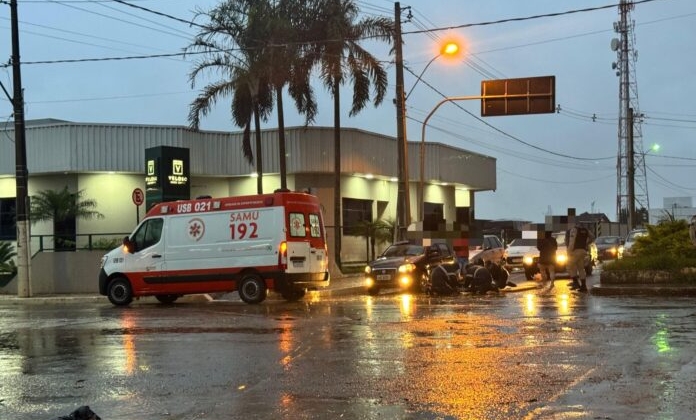 Carmo do Paranaíba – Acidente de trânsito deixa motociclista ferido na avenida João Batista