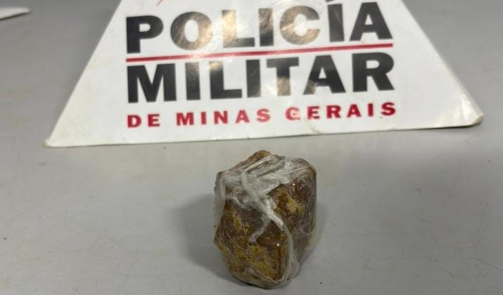 Homem que utilizava armário do Terminal Rodoviário de Patos de Minas para guardar drogas é preso pela Polícia Militar 