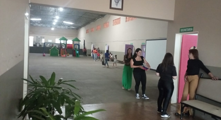 Alunos da rede municipal de ensino de Lagoa Formosa voltaram às aulas nesta segunda-feira (10)