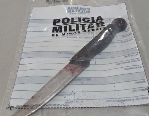 Homem é assassinado a facadas em via pública em Monte Carmelo Homem é assassinado a facadas em via pública em Monte Carmelo