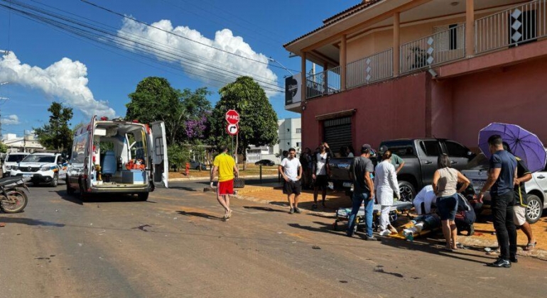 Criança de 3 anos fica gravemente ferida em acidente envolvendo moto e carro na cidade de Patos de Minas 