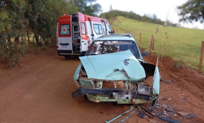 Carmo do Paranaíba – Acidente entre dois veículos deixa idosa ferida na Serra do Santinho Carmo do Paranaíba – Acidente entre dois veículos deixa idosa ferida na Serra do Santinho