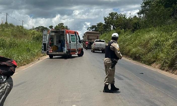 Motoqueiros colidem na MGC-354 na cidade de Patos de Minas e ficam feridos Motoqueiros colidem na MGC-354 na cidade de Patos de Minas e ficam feridos