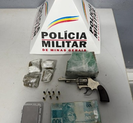 Patos de Minas - Motociclista inabilitado é preso por porte ilegal de arma de fogo e tráfico de drogas Patos de Minas - Motociclista inabilitado é preso por porte ilegal de arma de fogo e tráfico de drogas