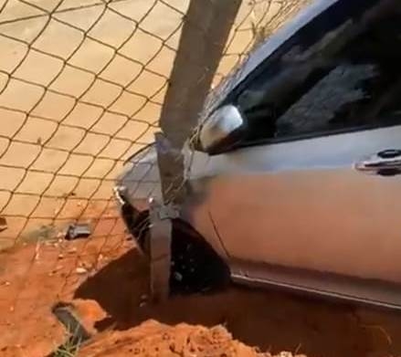Menor de 14 anos pega carro escondido dos pais e provoca acidente na cidade de Lagoa Formosa Menor de 14 anos pega carro escondido dos pais e provoca acidente na cidade de Lagoa Formosa