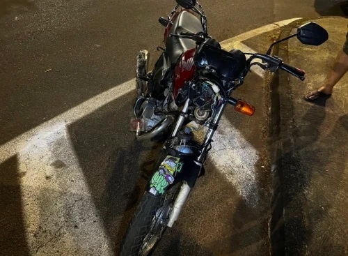 Motociclista inabilitado atropela coletor de lixo em Patos de Minas