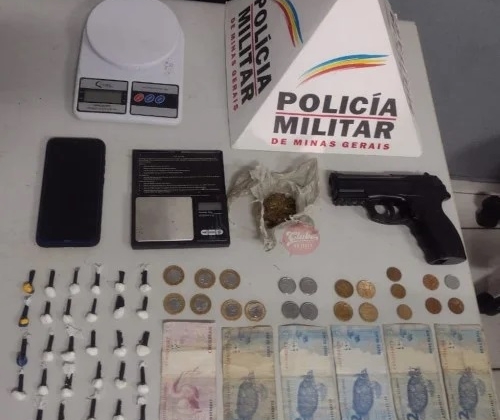 Patos de Minas - Ação policial para recolher ave silvestre leva a prisão de homem por tráfico de drogas 