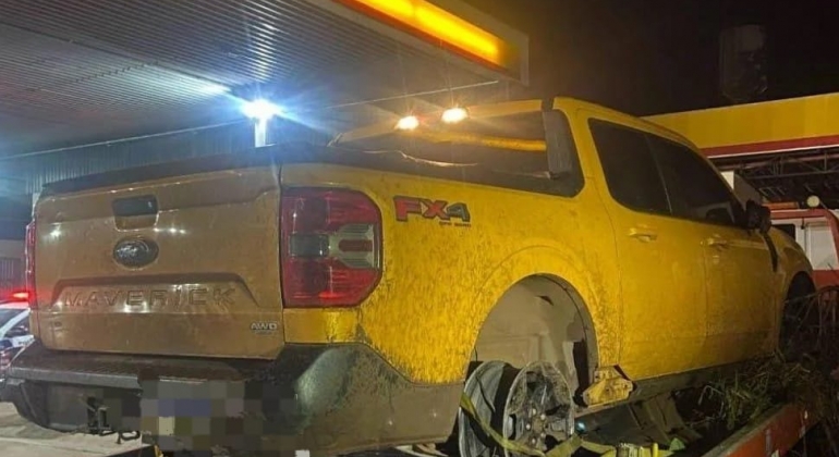 Empresário de Carmo do Paranaíba é preso trafegando pela MGC-354 em caminhonete sem os pneus Empresário de Carmo do Paranaíba é preso trafegando pela MGC-354 em caminhonete sem os pneus