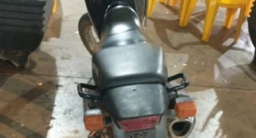 Homem é preso em Patos de Minas após consumir cocaína dentro de loja de conveniência na frente de clientes Homem é preso em Patos de Minas após consumir cocaína dentro de loja de conveniência na frente de clientes