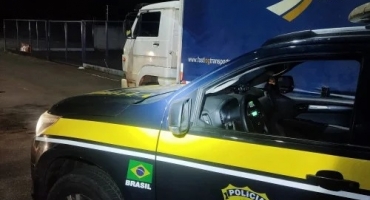 Caminhão clonado com carga de carvão é apreendido pela PRF em Patos de Minas; após pane mecânica Caminhão clonado com carga de carvão é apreendido pela PRF em Patos de Minas; após pane mecânica