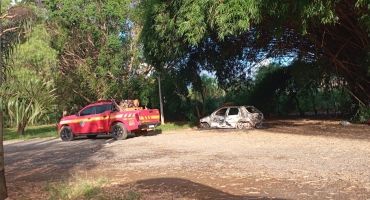 Lagoa Formosa - Briga entre dois homens termina com um deles ferido, prisão e carro incendiado na comunidade de Campina Verde Lagoa Formosa - Briga entre dois homens termina com um deles ferido, prisão e carro incendiado na comunidade de Campina Verde