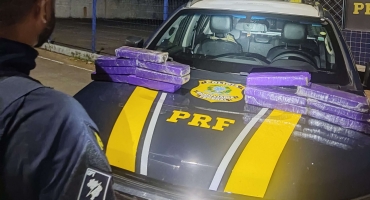 Patos de Minas - Passageiro é preso com 13 barras de maconha em ônibus abordado pela PRF Patos de Minas - Passageiro é preso com 13 barras de maconha em ônibus abordado pela PRF