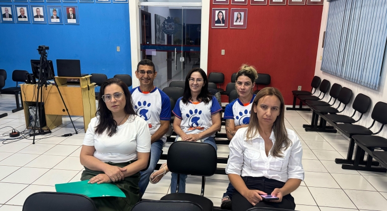 Durante reunião na Câmara Municipal; mãe de alunas de Lagoa Formosa faz uso da Tribuna Livre para falar sobre Ambiente Térmico Escolar Durante reunião na Câmara Municipal; mãe de alunas de Lagoa Formosa faz uso da Tribuna Livre para falar sobre Ambiente Térmico Escolar