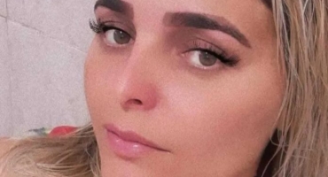 Mulher é morta com 20 facadas após discussão; suspeito do crime é o próprio companheiro Mulher é morta com 20 facadas após discussão; suspeito do crime é o próprio companheiro