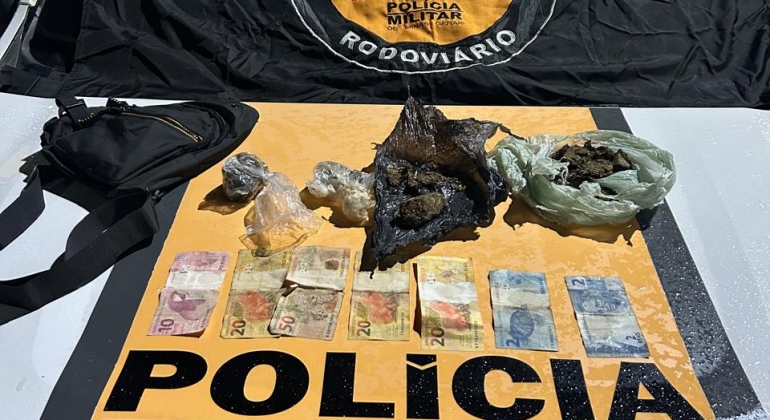 Patos de Minas - Foragido da justiça é preso por tráfico de drogas na BR-146 Patos de Minas - Foragido da justiça é preso por tráfico de drogas na BR-146