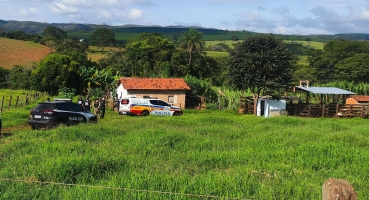 Suspeito de roubos em fazendas na zona rural de Rio Paranaíba morre em confronto com a polícia Suspeito de roubos em fazendas na zona rural de Rio Paranaíba morre em confronto com a polícia