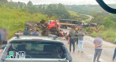 Atualização - Motorista morre em grave acidente envolvendo dois caminhões e uma carreta na BR-354, entre Campos Altos e Santa Rosa da Serra Atualização - Motorista morre em grave acidente envolvendo dois caminhões e uma carreta na BR-354, entre Campos Altos e Santa Rosa da Serra