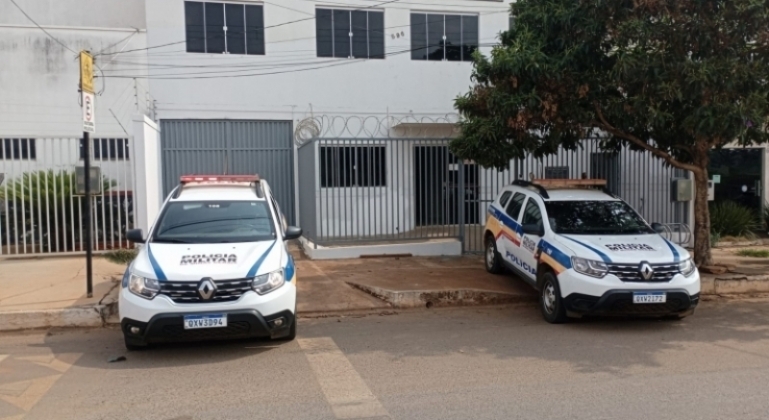 Lagoa Formosa - Filho é preso após agredir e expulsar mãe de 73 anos de casa durante a madrugada Lagoa Formosa - Filho é preso após agredir e expulsar mãe de 73 anos de casa durante a madrugada