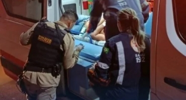 Pai tem parte da orelha arrancada pelo filho em briga durante confraternização em Vazante Pai tem parte da orelha arrancada pelo filho em briga durante confraternização em Vazante