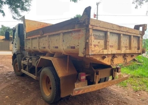 Tampa de caminhão da Prefeitura de Patos de Minas atinge homem que fica gravemente ferido Tampa de caminhão da Prefeitura de Patos de Minas atinge homem que fica gravemente ferido
