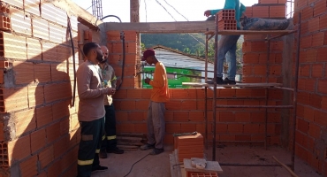 Cemig orienta para evitar riscos elétricos em reformas e construções Cemig orienta para evitar riscos elétricos em reformas e construções