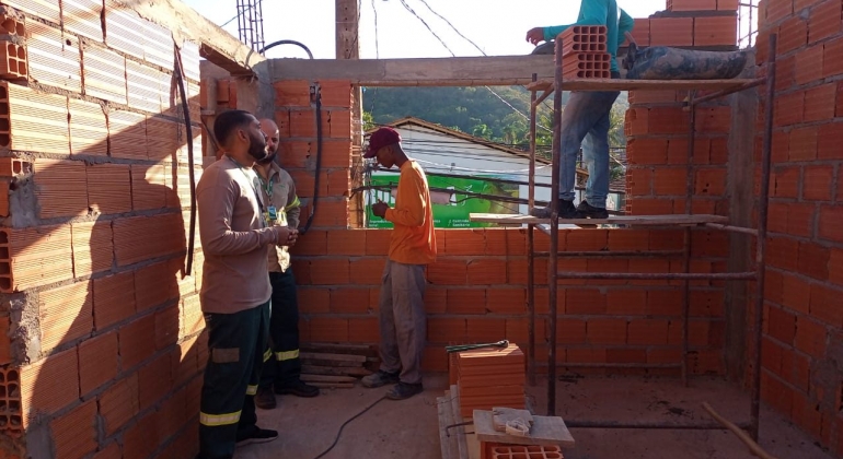 Cemig orienta para evitar riscos elétricos em reformas e construções Cemig orienta para evitar riscos elétricos em reformas e construções