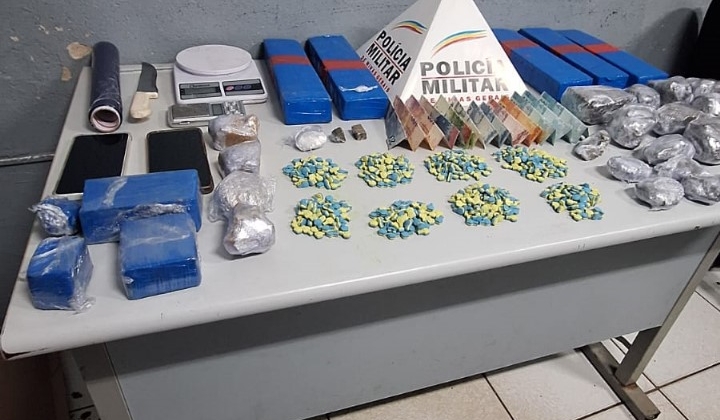 Polícia Militar de Patos de Minas apreende drogas e prende homem acusado de tráfico no bairro Cônego Getúlio Polícia Militar de Patos de Minas apreende drogas e prende homem acusado de tráfico no bairro Cônego Getúlio