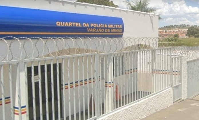 Rapaz de 23 anos é atingido por golpes de faca em tentativa de homicídio em Varjão de Minas; três pessoas foram presas Rapaz de 23 anos é atingido por golpes de faca em tentativa de homicídio em Varjão de Minas; três pessoas foram presas