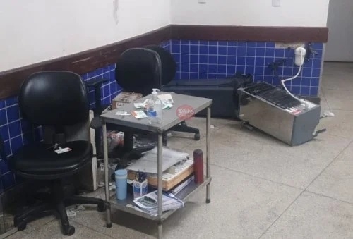 Pai se revolta e depreda Hospital Regional após ser impedido de ver filho fora do horário de visitas Pai se revolta e depreda Hospital Regional após ser impedido de ver filho fora do horário de visitas