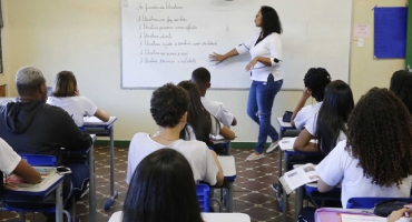 Governo de Minas anuncia novo concurso público da Educação com 13.795 mil vagas Governo de Minas anuncia novo concurso público da Educação com 13.795 mil vagas