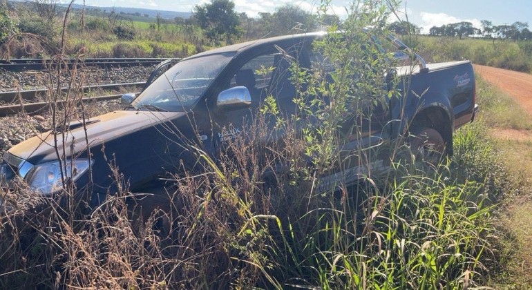 Polícia Militar recupera duas caminhonetes tomadas de assalto na zona rural de Guimarânia; um suspeito foi preso Polícia Militar recupera duas caminhonetes tomadas de assalto na zona rural de Guimarânia; um suspeito foi preso