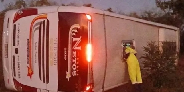 Tragédia na BR-491: Ônibus de turismo capota e deixa mortos no Sul de Minas Tragédia na BR-491: Ônibus de turismo capota e deixa mortos no Sul de Minas