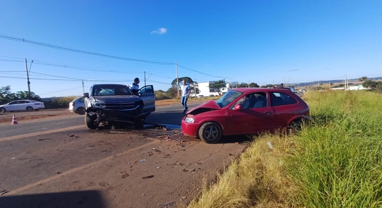 Mulher sofre fratura em acidente envolvendo dois veículos na MG-235; em São Gotardo Mulher sofre fratura em acidente envolvendo dois veículos na MG-235; em São Gotardo