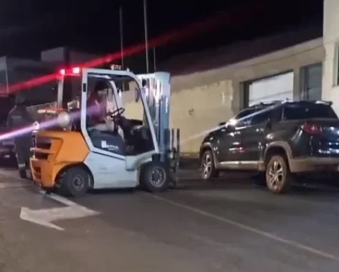 Fenamilho 2025 - Polícia Militar esclarece uso de empilhadeira na remoção de veículos alvos de infração de trânsito Fenamilho 2025 - Polícia Militar esclarece uso de empilhadeira na remoção de veículos alvos de infração de trânsito