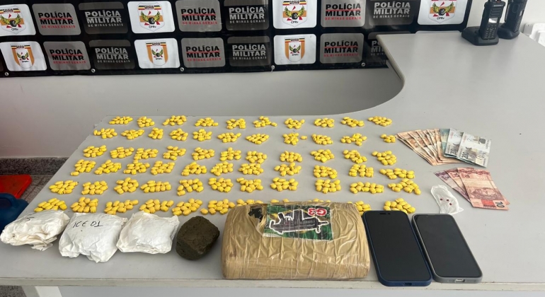 Homem é preso com 645 comprimidos de ecstasy, haxixe e maconha durante abordagem na MGC-462, em Patrocínio Homem é preso com 645 comprimidos de ecstasy, haxixe e maconha durante abordagem na MGC-462, em Patrocínio