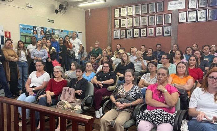 Carmo do Paranaíba – Projeto aprovado pela Câmara tem repercussão negativa e vereadores recuam Carmo do Paranaíba – Projeto aprovado pela Câmara tem repercussão negativa e vereadores recuam