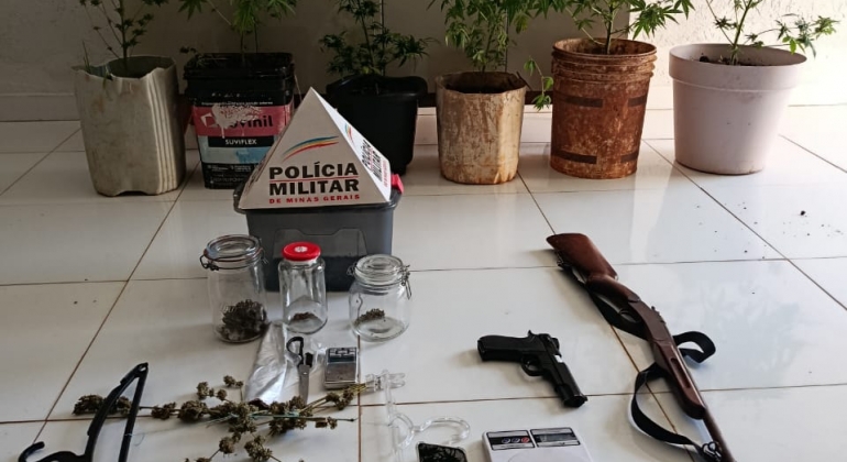 Carmo do Paranaíba – Polícia Militar prende homem por tráfico e cultivo de drogas Carmo do Paranaíba – Polícia Militar prende homem por tráfico e cultivo de drogas