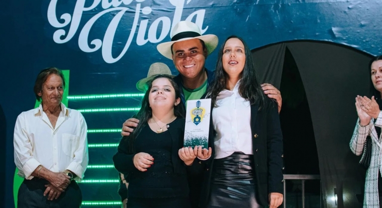 Ana Clara e Vitória vencem Festival Patos e Viola na categoria Música Inédita Ana Clara e Vitória vencem Festival Patos e Viola na categoria Música Inédita
