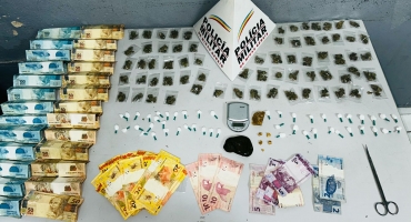 Casal é preso pela Polícia Militar em Patos de Minas por tráfico de drogas Casal é preso pela Polícia Militar em Patos de Minas por tráfico de drogas