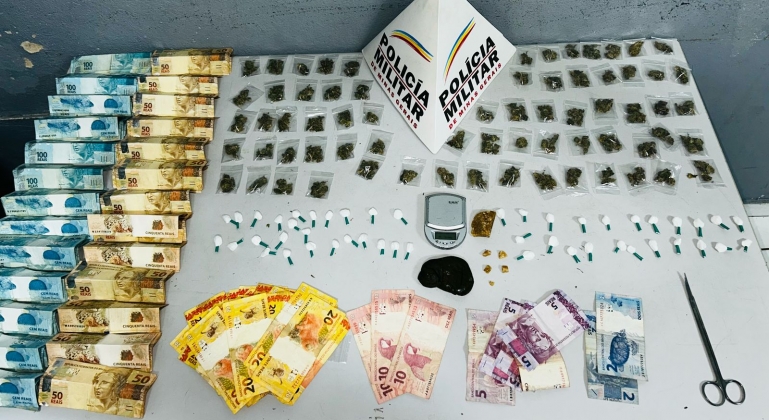 Casal é preso pela Polícia Militar em Patos de Minas por tráfico de drogas Casal é preso pela Polícia Militar em Patos de Minas por tráfico de drogas