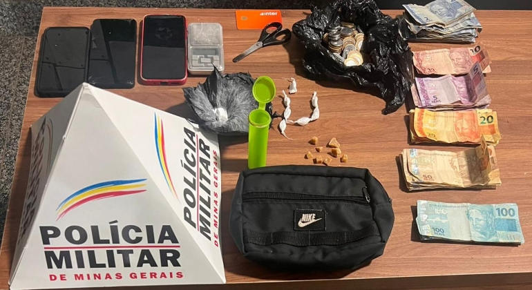 São Gotardo - Após denúncia de disparo de arma de fogo equipes da Polícia Militar abordam suspeito traficando drogas São Gotardo - Após denúncia de disparo de arma de fogo equipes da Polícia Militar abordam suspeito traficando drogas