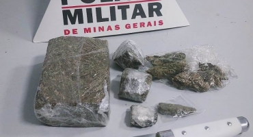 Patos de Minas - Homem ameaça irmã de morte e acaba preso por tráfico de drogas no bairro São Francisco Patos de Minas - Homem ameaça irmã de morte e acaba preso por tráfico de drogas no bairro São Francisco