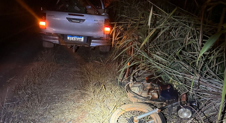 Colisão fatal na BR-251: Mulher morre e condutor da moto foge do local