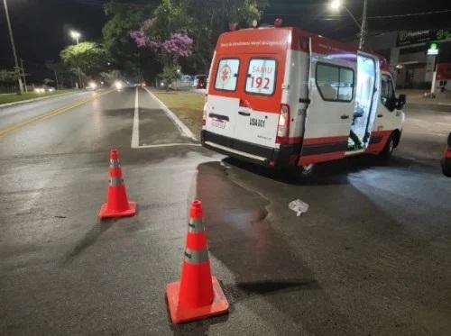 Patos de Minas - Idoso de 87 anos é atropelado por motocicleta ao tentar atravessar a Avenida JK Patos de Minas - Idoso de 87 anos é atropelado por motocicleta ao tentar atravessar a Avenida JK