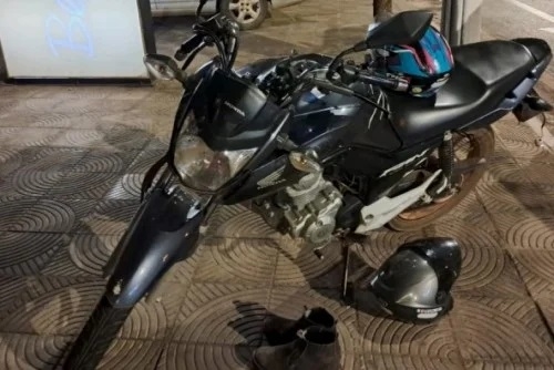 Motociclista sofre traumatismo craniano grave ao perder controle direcional e cair do veículo em Patos de Minas Motociclista sofre traumatismo craniano grave ao perder controle direcional e cair do veículo em Patos de Minas