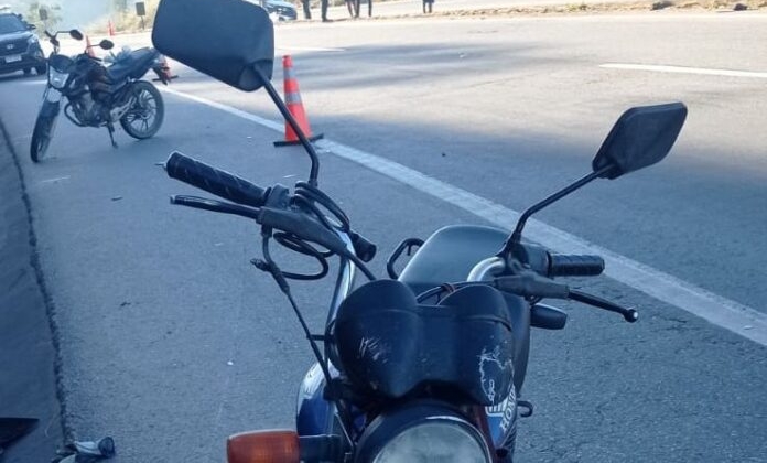 Motociclista morre após atropelar pedestre e ser arremessado por 80 metros na BR-262 Motociclista morre após atropelar pedestre e ser arremessado por 80 metros na BR-262